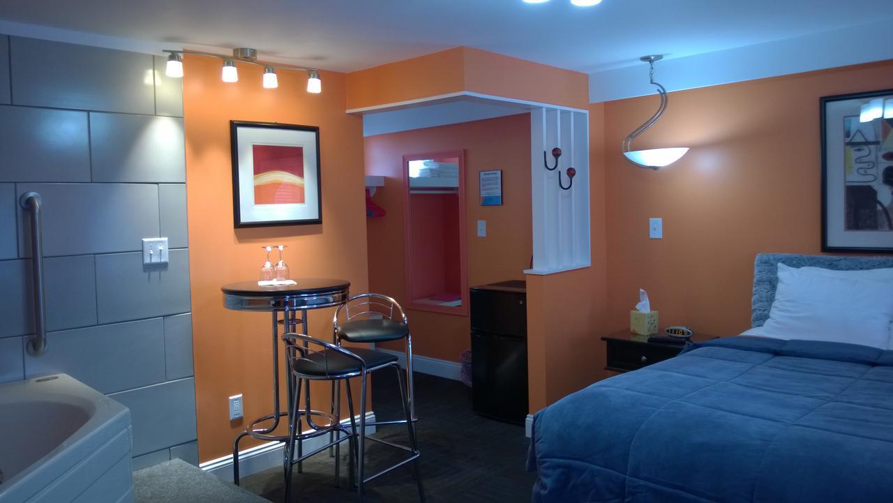 Miami Motel Кенъндейгуа Екстериор снимка