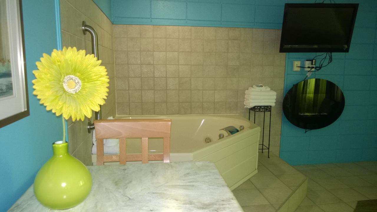 Miami Motel Кенъндейгуа Екстериор снимка